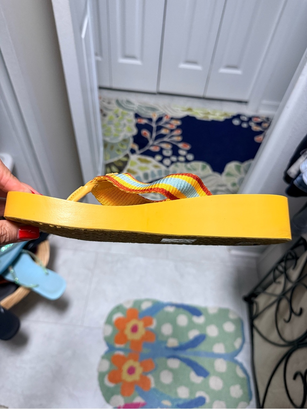 Tory Burch Daylily Gemini Wedge Flip Flops. Yellow Size 9 - Picture 4 of 4